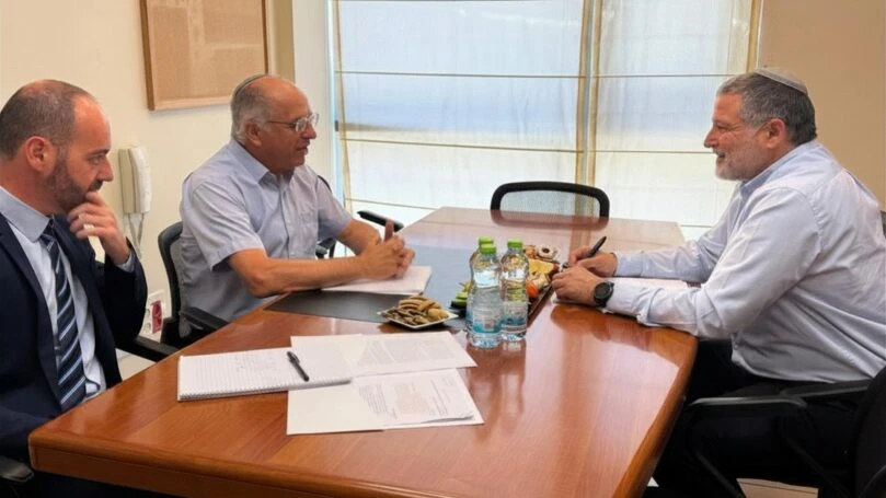 לקראת הבחירות: השופט סולברג נפגש עם ראש השב"כ דוד זיני