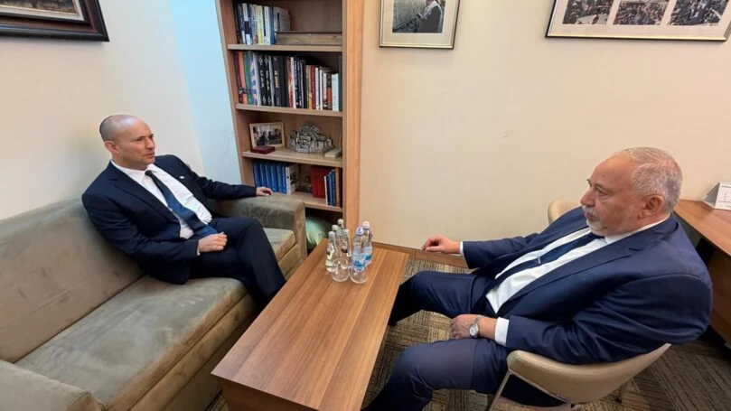 החזית נגד הממשלה: בנט וליברמן קיימו פגישה בכנסת