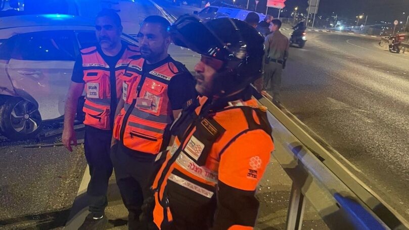 כביש 444: צעיר נפצע באורח בינוני ו-3 במצב קל בתאונת דרכים