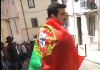 "אירופה מתה": הניף דגל פורטוגל והותקף על ידי מהגרים | צפו
