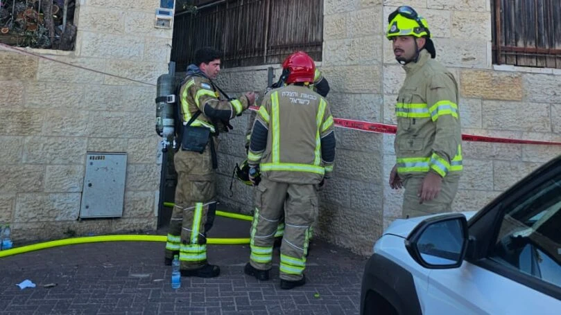 חשד להצתה בירושלים: אישה חולצה במצב אנוש מדירה בוערת