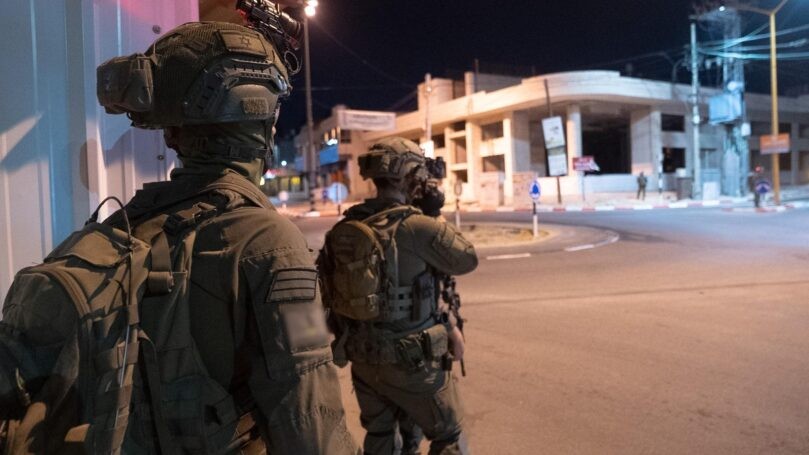 סוכל פיגוע מיידי: כוחותינו עצרו שוטר רש"פ ופעיל דאעש