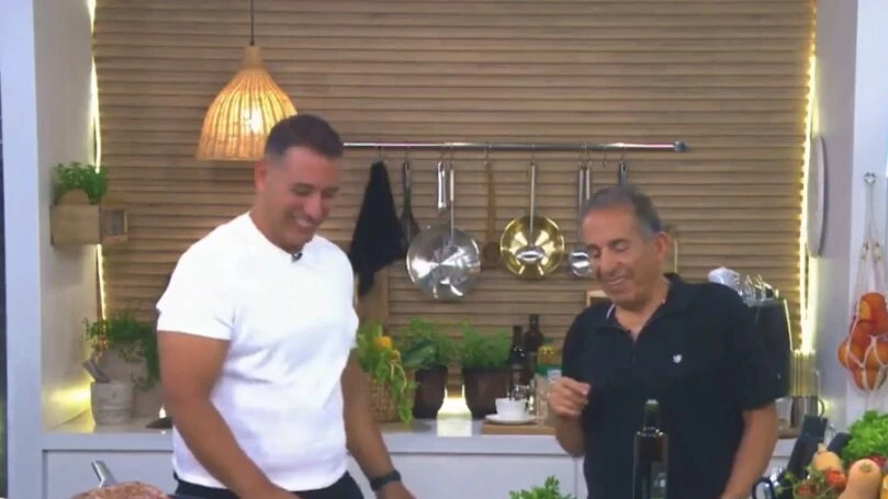 אביהו מדינה חושף בפני השף לוי את הסוד מאחורי כתיבת השירים