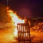 מחריד: 2 עובדי מלון ערבים השליכו כלב חי למדורת ל"ג בעומר