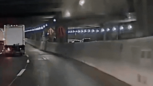 תיעוד מפחיד: לוח בטון קרס על רכב במנהרה בניו יורק