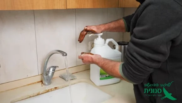 חומרי ניקוי לתעשייה: כשעוצמה ודיוק נפגשים בשטח