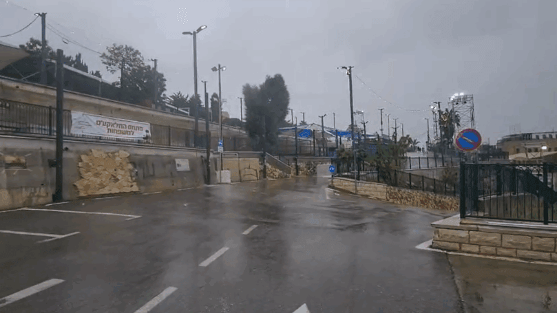 צפו: גשם כבד החל לרדת במירון - המתחם ריק מאנשים