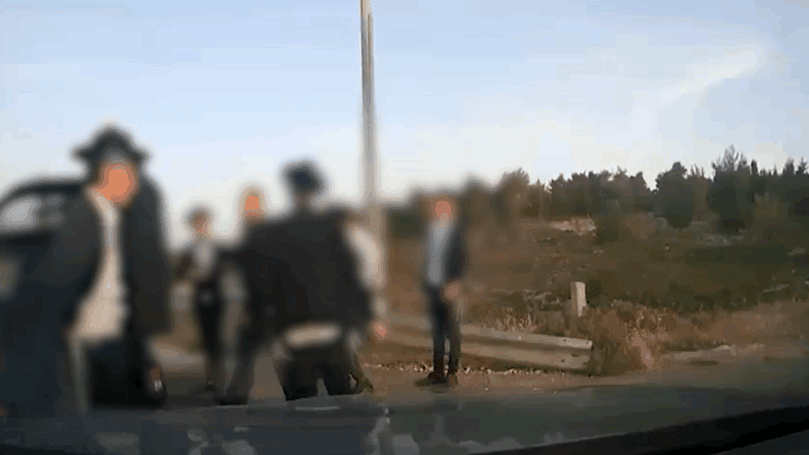 השוטרים עצרו קיה פיקנטו - ולא האמינו כמה אנשים יצאו ממנה