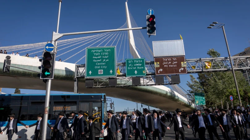מאבטח ערבי נעצר בחשד שסייע למיידי אבנים לעבר מפגינים חרדים
