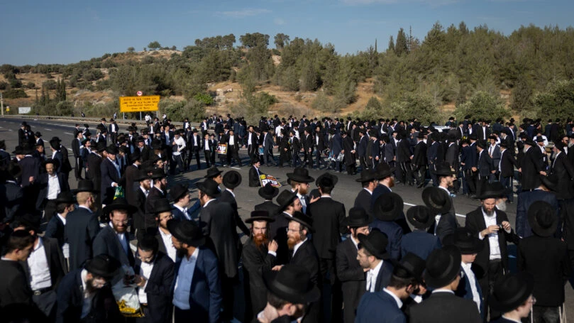 כבישים מרכזיים נחסמו, שני עוברי אורח נפגעו באירועי דריסה