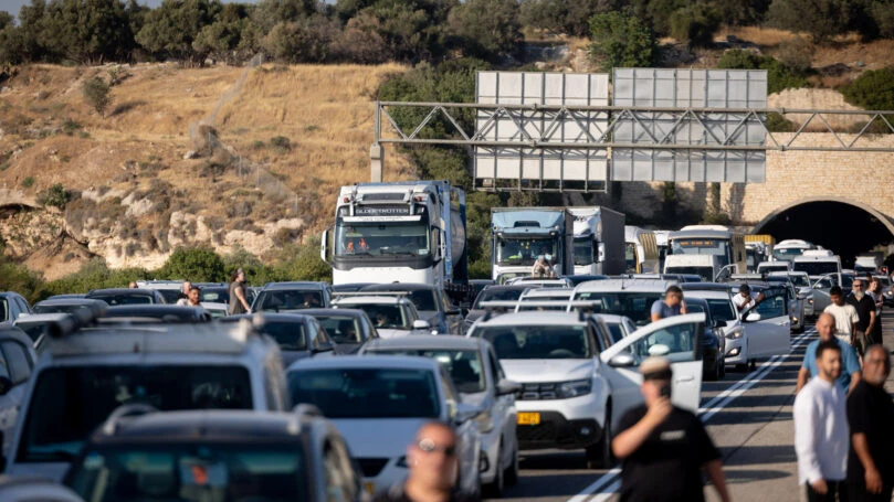 נהגת ערבייה עוכבה לחקירה לאחר שפגעה במפגין בצומת גהה