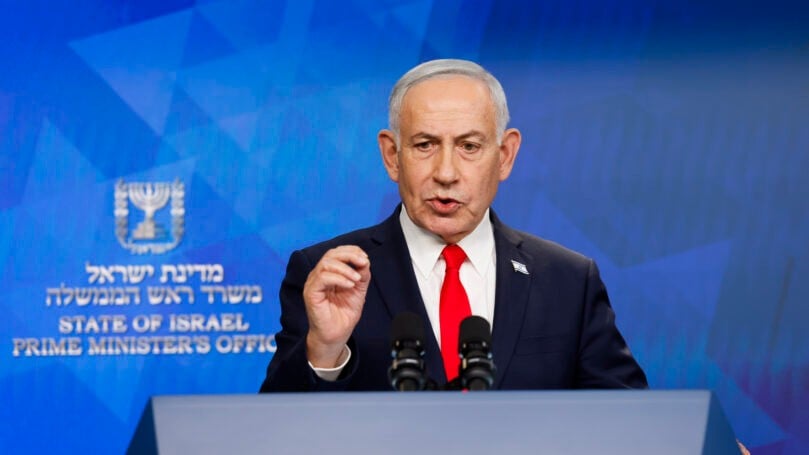 בעת שכובלים את ידי הלוחמים: נתניהו - "לכוחות יש חופש פעולה"