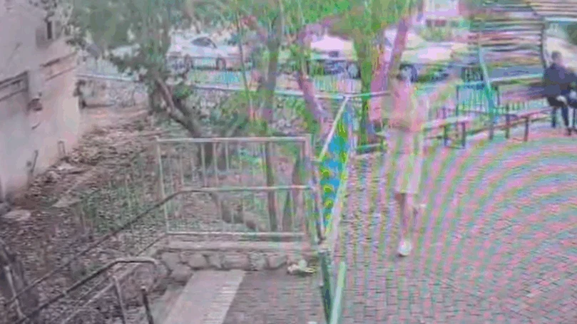 קשור באזיקונים ובסרט דביק: השוד המזעזע של הפליט מאוקראינה