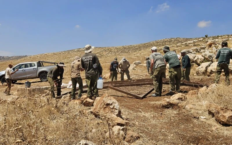 לוחמים וחקלאים: גרעין הנח"ל ההתיישבותי הראשון סיים מסלול