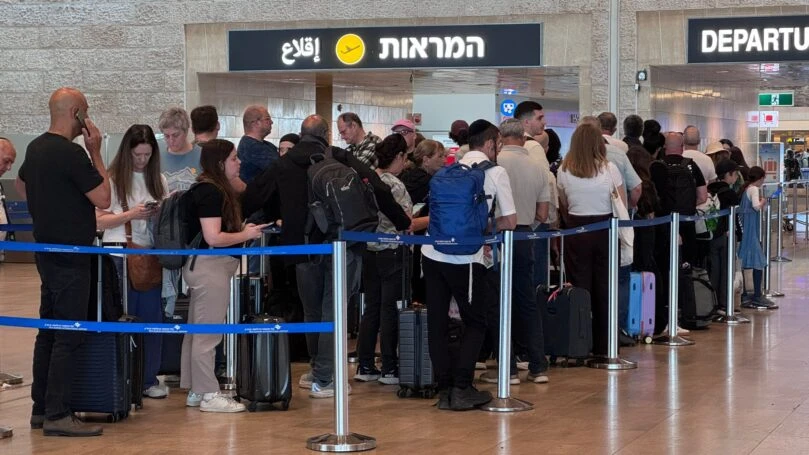 בצל השיגורים: דיון חירום על צמצום הפעילות בנתב”ג