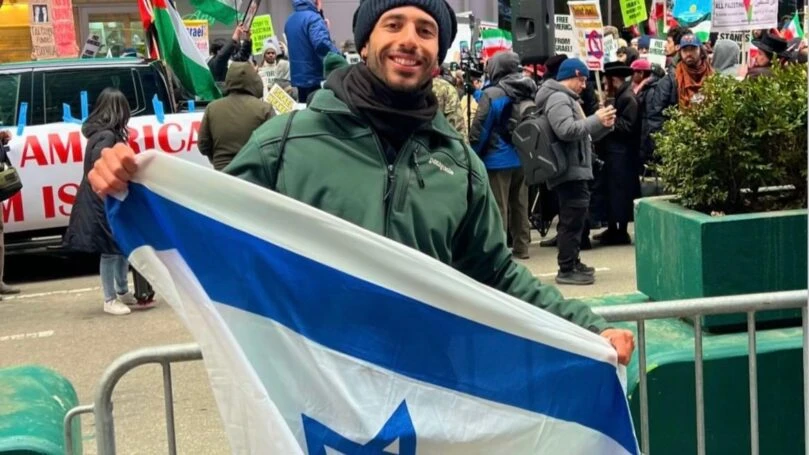 לאחר שנזרק לרחוב: הלוחם שנאלץ להימלט בחו"ל והפך לפעיל הסברה