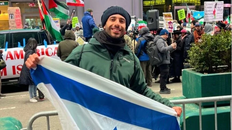 לאחר שנזרק לרחוב: הלוחם שנאלץ להימלט בחו"ל והפך לפעיל הסברה
