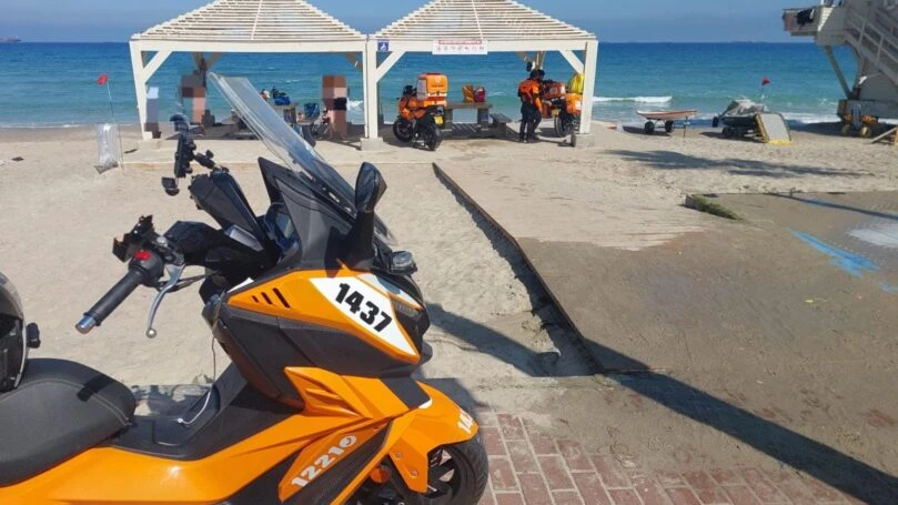 בן 81 טבע בחוף בחיפה, איבד הכרה ולבו שב לפעום לאחר ההחייאה