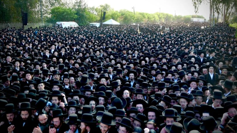 במחאה על מעצר עריקים: אלפי חסידי גור הגיעו לעצרת מול כלא 10