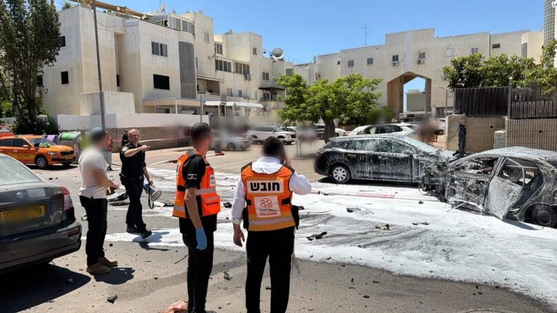 גבר ללא רוח חיים אותר בתוך רכב שעלה באש בקריית גת