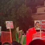 השלטים נגד דרעי בעצרת החרדים הספרדים בבני ברק | צפו