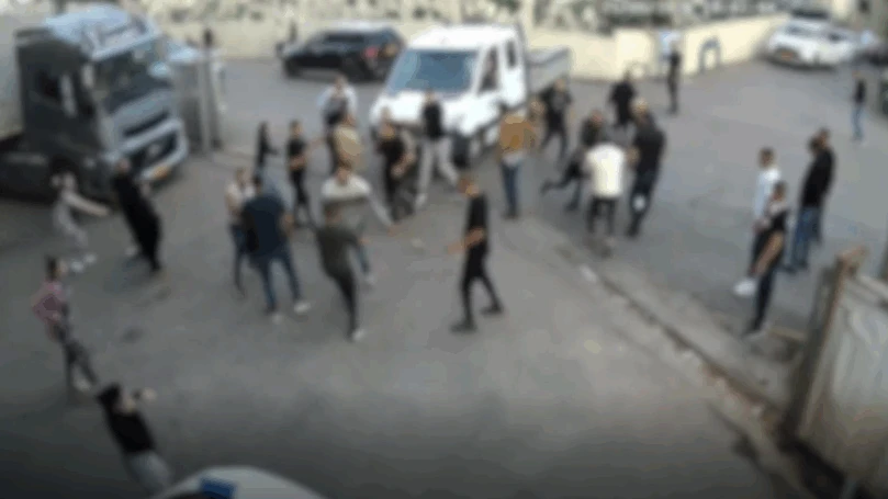 תיעוד בלעדי: ויכוח על חסימת כביש בצפון - הפך לקטטה המונית