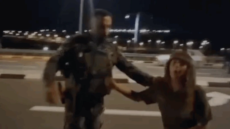 מקומם: קצין מג"ב משך בפאותיו של ילד בן 14 - ראשו נחבט במעקה