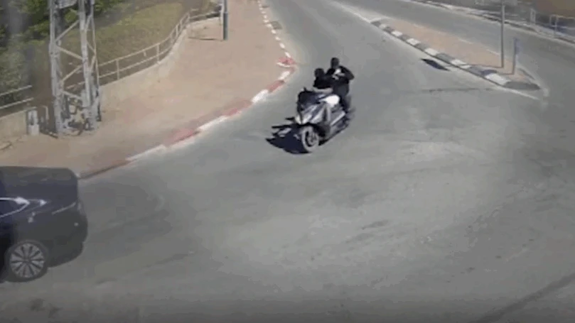 שני קטינים ללא רישיון נהגו על אופנוע בלי לוחית זיהוי ונעצרו