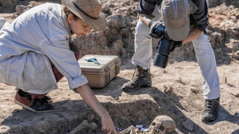 סודות אפלים: נמצאה העדות העתיקה בעולם להתעללות בילדים