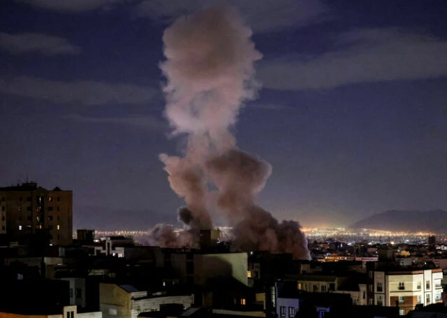 טראמפ חושף את המכה הבאה – וטהרן מתחננת לפגישה
