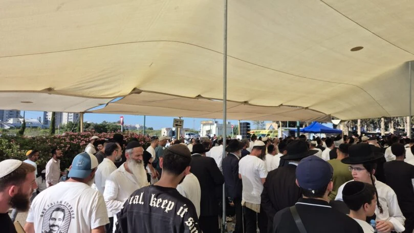 זעזוע בנתניה: אלפים מלווים למנוחות את הרב עמוס גואטה זצ"ל