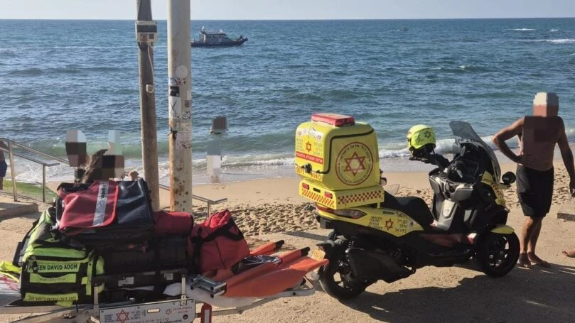 בתום שעות של חיפושים: הנער שנסחף בחוף פלמחים אותר במצב אנוש
