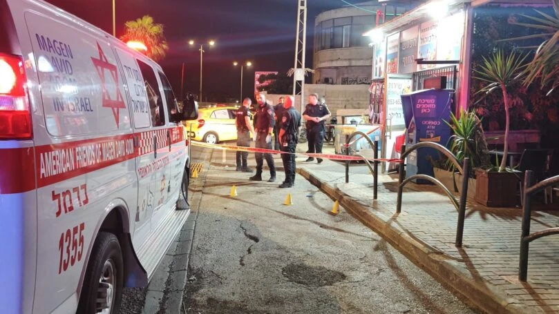 חיסול בחיפה: גבר בן 25 נורה למוות, שניים נוספים נפצעו קשה