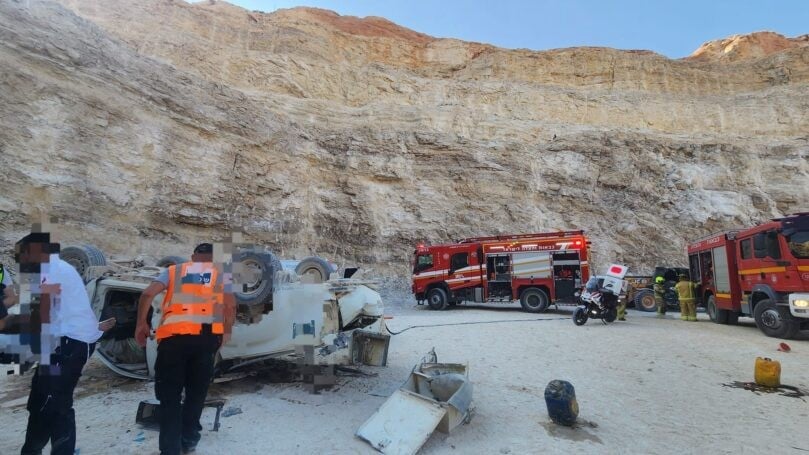 נהג נפל עם רכבו מצוק בגובה כ-10 מטרים בבנימין - מצבו קשה