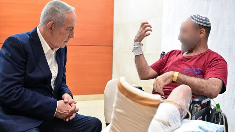 צפו: המסר של נתניהו לפצועי צה"ל בבית החולים