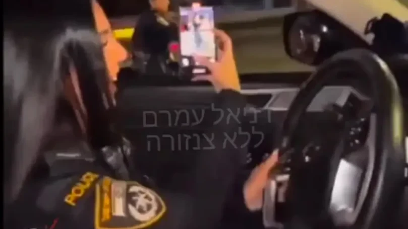 שוטרת נהגה עם טלפון ביד, וצילמה אחרת בלי קסדה: התיעוד, והנחיית המפכ"ל