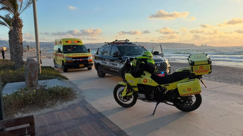 פעולות החייאה בגבר בן 67 שטבע בים בקריית חיים, מצבו אנוש