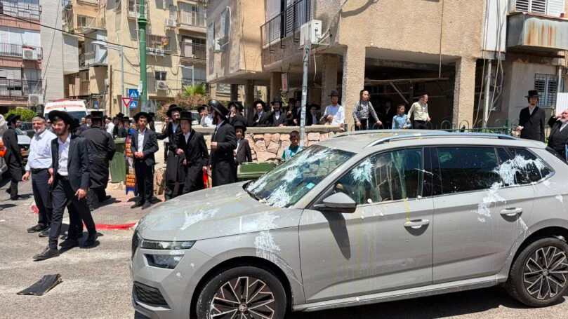 מהומה בבני ברק: פקחי מס הכנסה הותקפו וחולצו תחת אבטחה | צפו