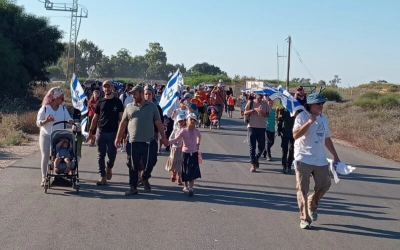 רבבות דגלים, חלום אחד: אלפים צעדו למען חידוש ההתיישבות בעזה