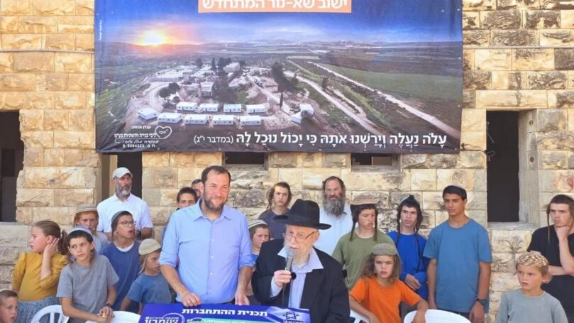 רגע היסטורי בשא-נור: הרב דוב ליאור חזר לראשונה מאז הגירוש