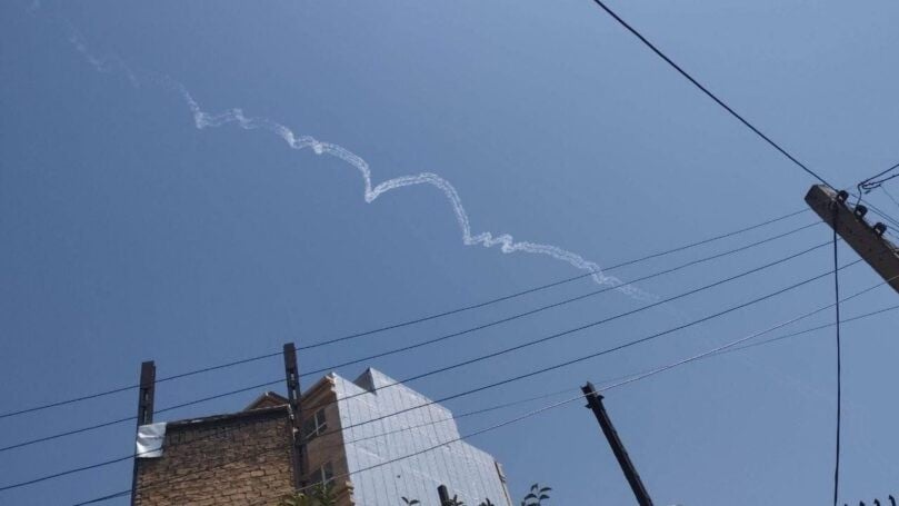איראן שיגרה טילים לירדן - טיסת ארקיע שינתה את מסלולה