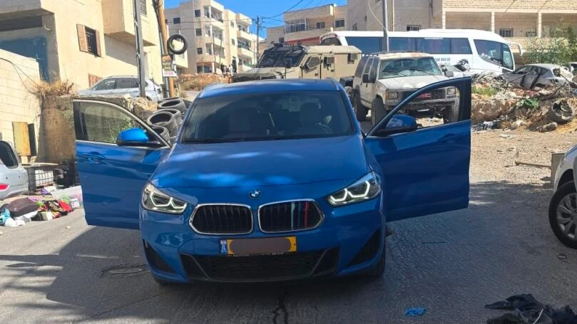 רכב שנשדד מישראלי אותר לצד אמצעי לחימה בכפר הערבי