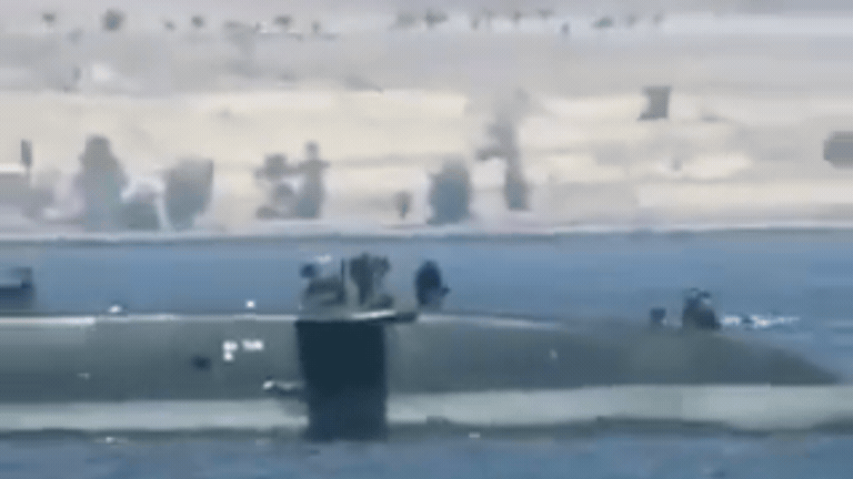 התיעוד החריג של הצוללת הישראלית מעל פני המים באילת | צפו