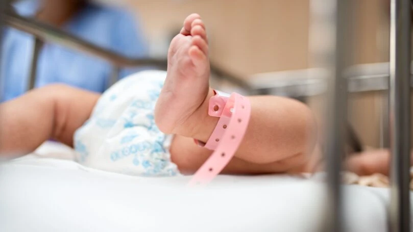 בדיקת DNA חשפה: שני תינוקות הוחלפו בלידה לפני כמעט 40 שנה
