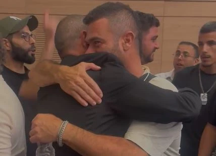 "עשיתם היסטוריה": חוק 'הלומי הקרב' עבר בוועדת הכנסת | צפו