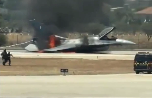 מטוס F-16 ביצע נחיתת חירום ביוון - ועלה באש | צפו