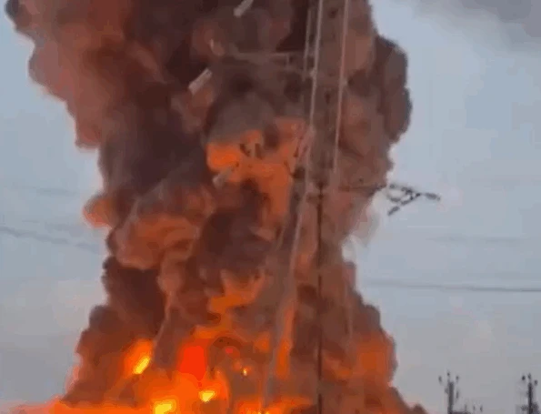 עשרות פיצוצים ושריפות ענק: אוקראינה תקפה את "אמזון הרוסית"