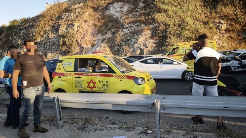תאונת דרכים בין 2 כלי רכב פרטיים בכביש 1 בסמוך לצומת המצודה | צילום: מד"א