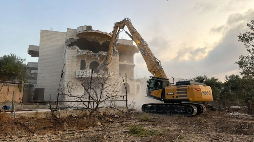 הריסת מבנים לא חוקיים שאיימו על כביש 465 | צילום: יחידת הפיקוח