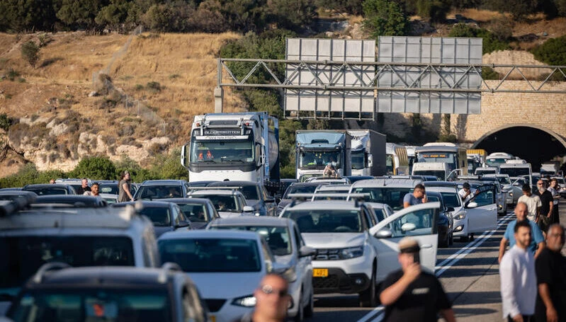 פקקים בכביש 6, ארכיון | צילום: פלאש 90